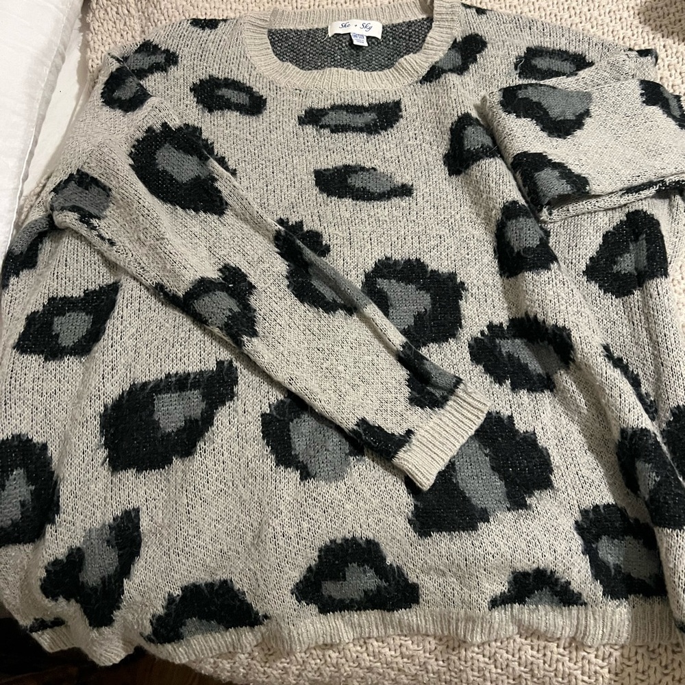 She + sky one sized sweater